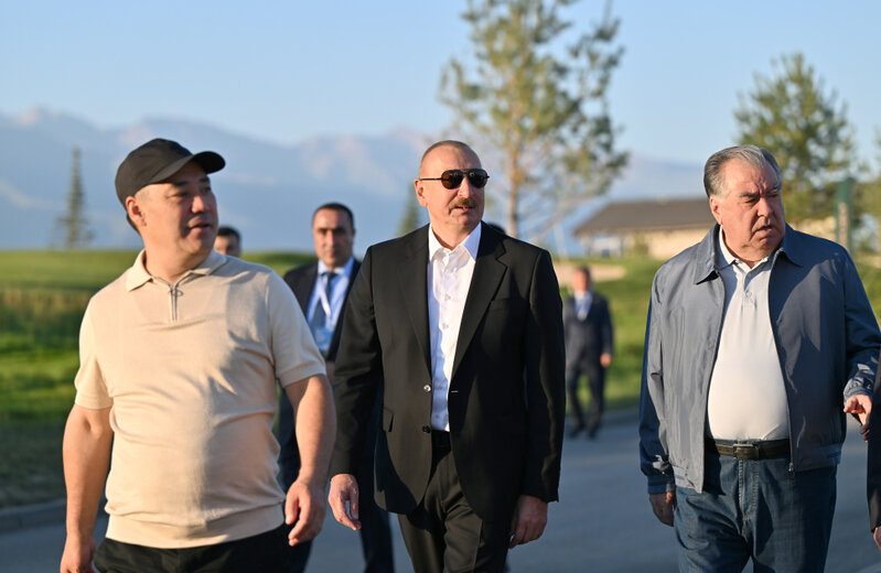 Prezident həmkarları ilə qolf oynadı - Fotolar