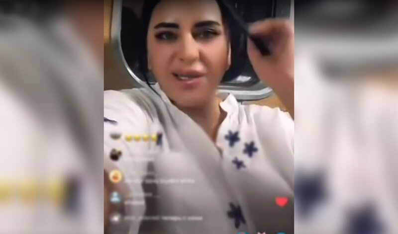 Bakı metrosunda Tiktok üstündə dava - İki qadın bir-birini söydü - VİDEO