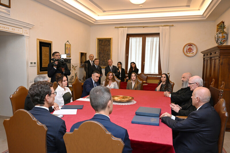 Birinci vitse-prezident Müqəddəs Pavel Bazilikasının baş keşişi ilə görüşüb - FOTOLAR