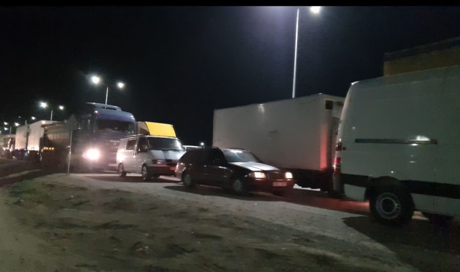 Sərt karantin rejiminə baxmayaraq, Bakıdan rayonlara axın edirlər - VİDEO
