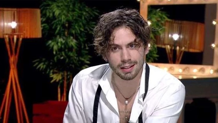 Taro Emir Tekin Hülya Avşarla eyni layihədə