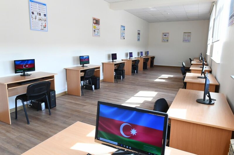 Mehriban Əliyeva Binədə yeni inşa edilən məktəbdə yaradılan şəraitlə tanış oldu - FOTOLAR