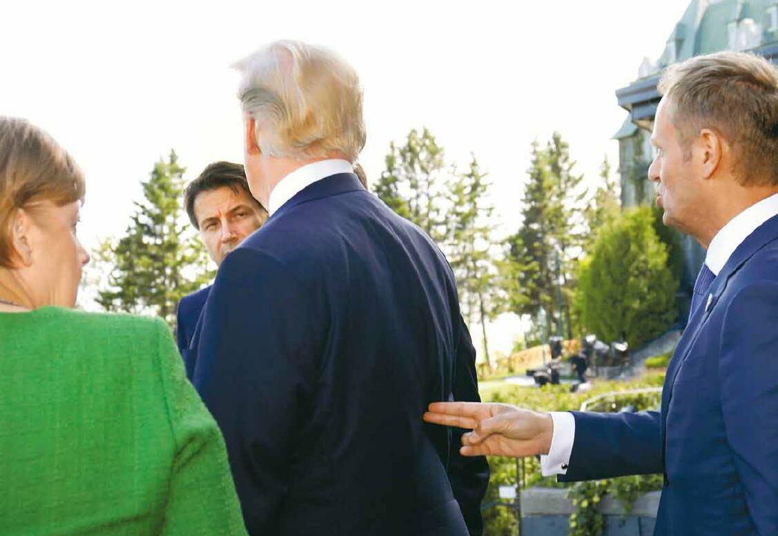 Sabiq prezident Trampın kürəyinə "silah tuşladı" - ŞOK FOTO