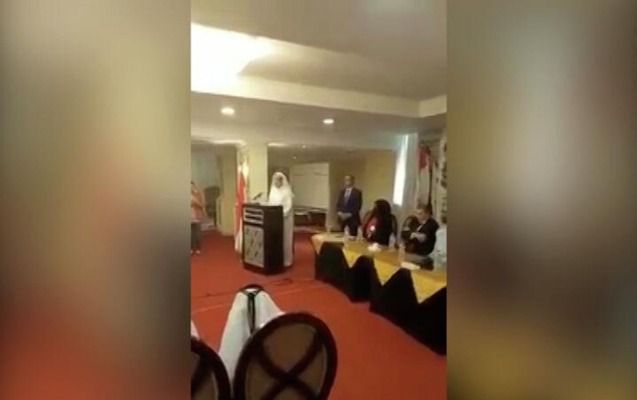 Tanınmış diplomat çıxışı zamanı öldü - VİDEO