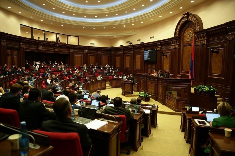 Ermənistan parlamentinə yeni SƏDR SEÇİLDİ - FOTO