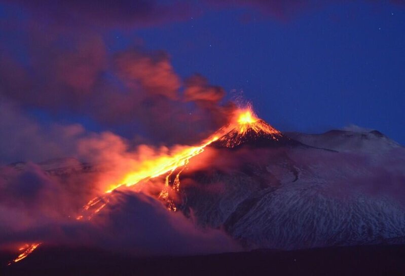 Etna vulkanı yenidən püskürdü