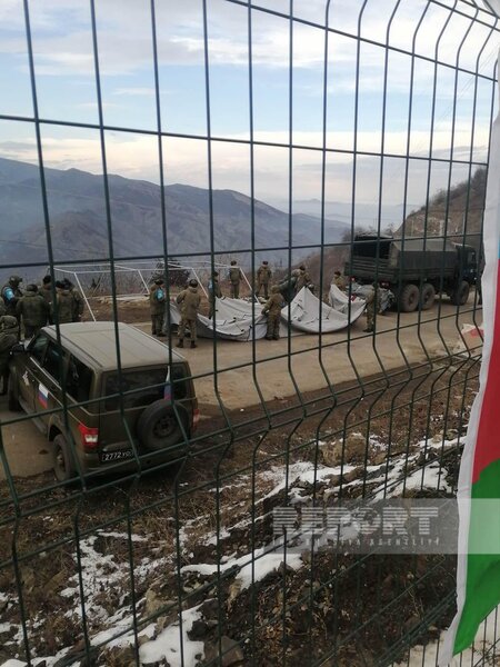 Rusiya sülhməramlıları aksiya keçirilən ərazidə çadırlar qurur