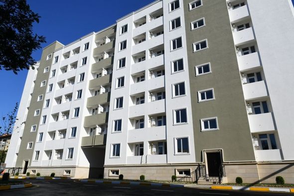İlham Əliyev və Mehriban Əliyeva Buzovnada yataqxana binasının açılışında - FOTO