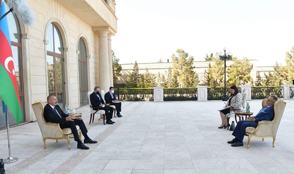 Prezident ölkəmizə yeni təyin olunmuş səfirin etimadnaməsini qəbul edib - YENİLƏNİB + FOTO