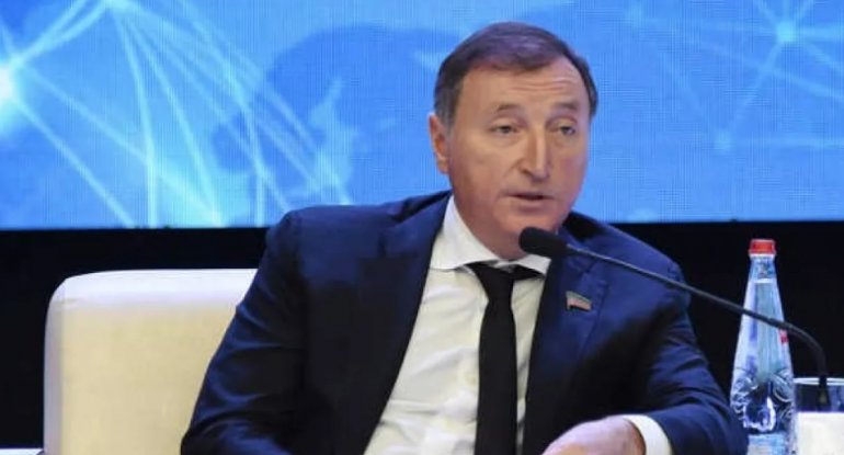 Azərbaycanlı biznesmen Moskva aeroportundakı mağazalarını itirib