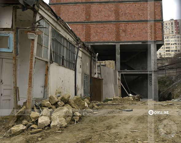 Bakıda tikinti şirkəti vətəndaşın obyektini bir ildir qanunsuz dağıdıb və bərpa etmək istəmir - FOTO/VİDEO