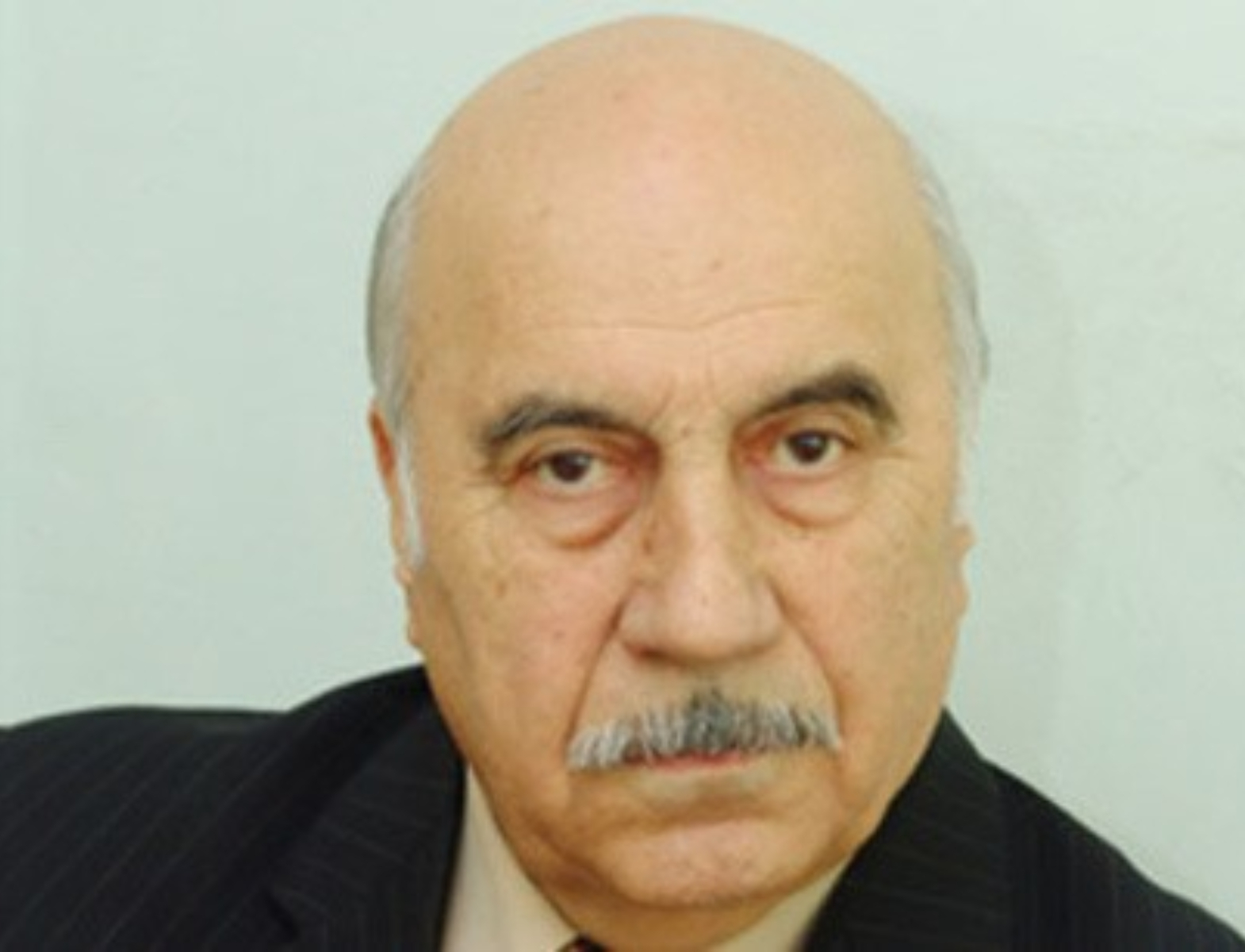Özünü akademik Bəkir Nəbiyevin oğlu kimi təqdim edərək vətəndaşlardan pul alan şəxs tutulub