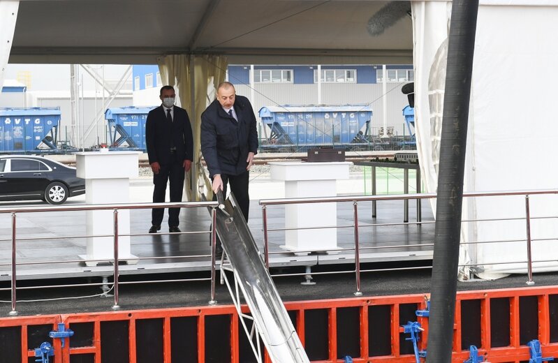 İlham Əliyev Sumqayıt Kimya Sənaye Parkında iki zavodun təməlini qoydu - FOTO/VİDEO
