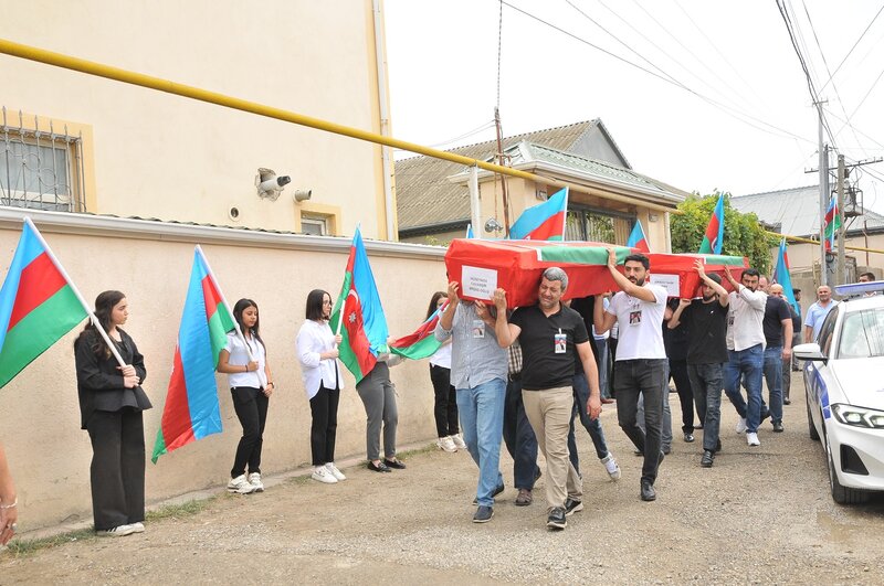 Abşeronda Birinci Qarabağ Müharibəsi şəhidləri dəfn edildilər - FOTOLAR