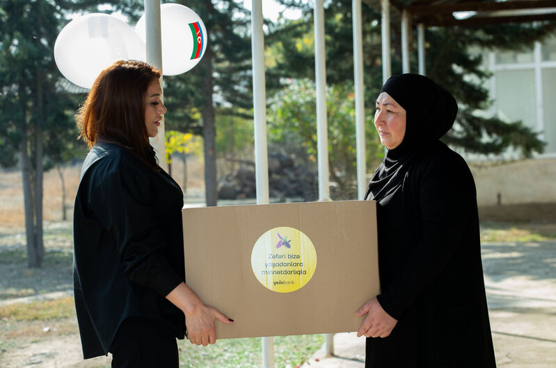 Yelo Bank Xocavənddə yaşayan şəhid ailələrinə Zəfər sovqatı təqdim edib - FOTOLAR