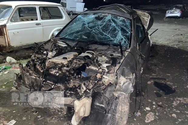 Kürdəmirdə avtomobil yoldan çıxaraq aşıb, xəsarət alan var – FOTO