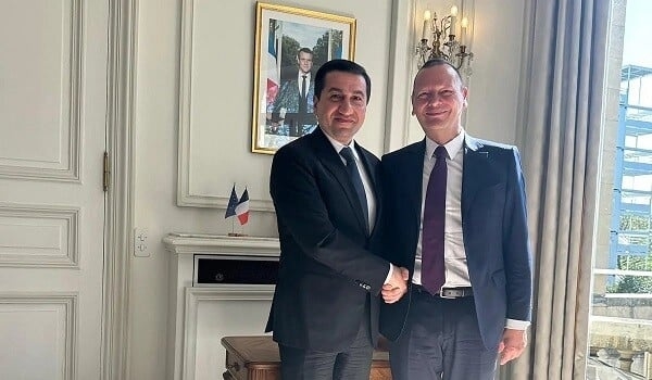 Hikmət Hacıyev Makronun müşaviri ilə görüşdü