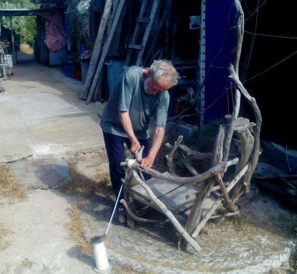 Adada 31 il tənha yaşayan sakini evindən çıxartmaq istəyirlər - FOTO