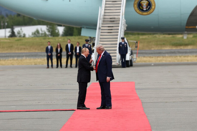 Putin və Tramp eyni avtomobildə əyləşdilər