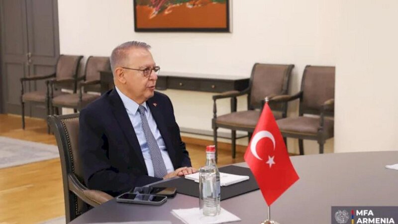 Ərdoğanın adamı bu sözü dedi, sonra Ermənistana KEÇDİ