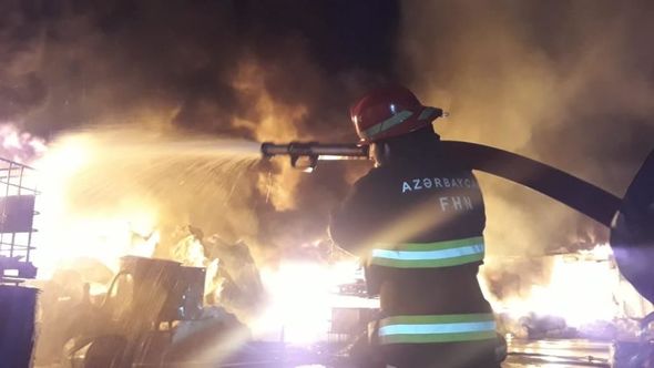 FHN "Sobsan" boya fabrikindəki yanğının görüntülərini yayımladı - YENİLƏNİB+FOTO/VİDEO