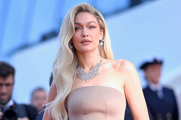 Supermodel Cici Hadid narkotikə görə saxlanıldı