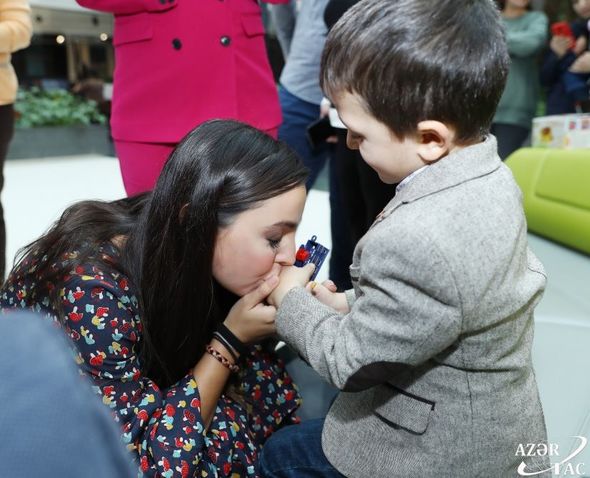Leyla Əliyeva ixtioz, kəpənək və immundefisit xəstəliyindən əziyyət çəkən uşaqlarla görüşüb - FOTO
