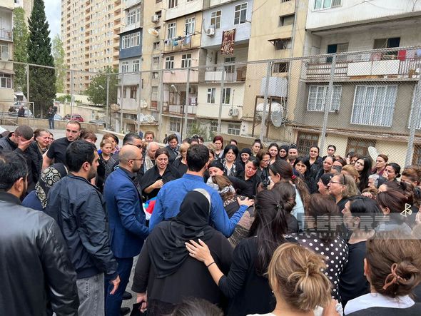 Ermənilərin törətdiyi terror aktı nəticəsində Şuşada həlak olan mülki şəxslə vida mərasimi keçirilir - FOTO