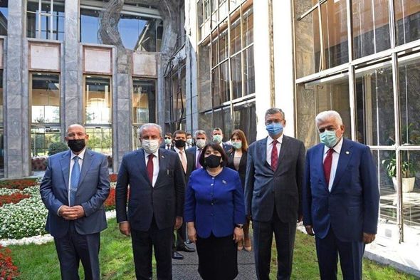 Spiker Sahibə Qafarova Türkiyə parlamentinin bombalanmış hissəsi ilə tanış oldu - FOTO