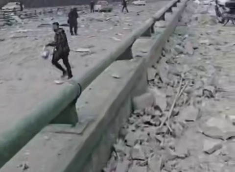 İsfahanda mülki obyekt hədəfə alındı - DƏHŞƏTLİ GÖRÜNTÜLƏR