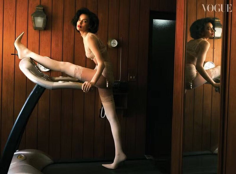 İrina Şeyk 'Vogue'nin üz qabığında - FOTOLAR
