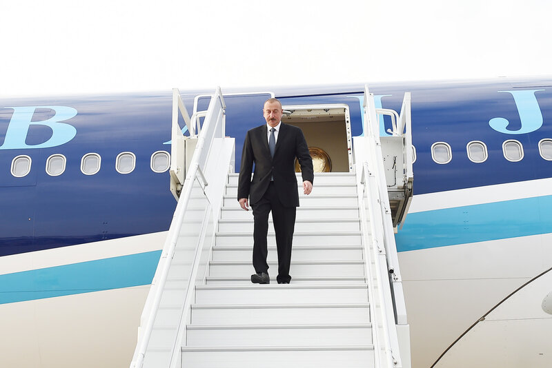 İlham Əliyev Tacikistana dövlət səfərinə getdi