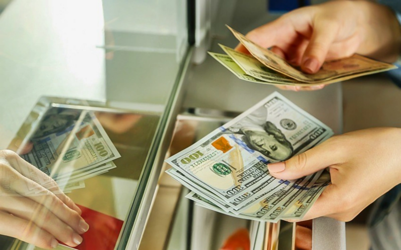 Qonşu ölkədə dollar kəskin bahalaşdı