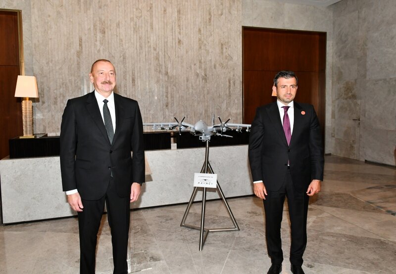 Prezident və xanımı sərgidə - FOTOLAR / YENİLƏNİB