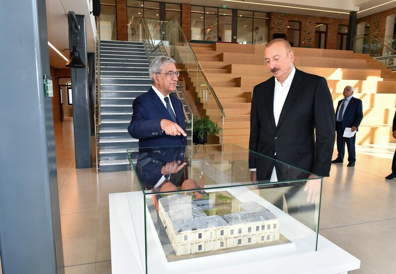 Prezident Qazax Müəllimlər Seminariyasında yaradılan şəraitlə tanış olub - FOTO