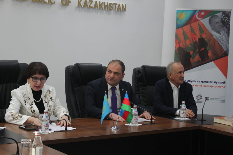 Qazaxıstanda 'Heydər Əliyev və gənclər siyasəti' mövzusunda beynəlxalq konfrans keçirildi - FOTOLAR