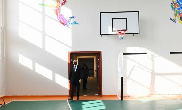İlham Əliyev Bakıda yenidən tikilən məktəblərdə yaradılan şəraitlə tanış olub - FOTO/VİDEO