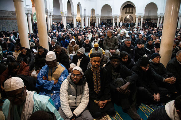 Ramazan bayramı fərqli ölkələrdə - FOTO