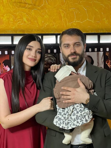 Üçüncü dəfə ata olan aktyor qızını göstərdi - FOTOLAR