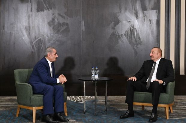 Prezident Konyada Fələstinin Baş naziri ilə görüşdü