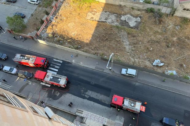 Bakıda çoxmərtəbəli yaşayış binasında yanğın başladı - VİDEO