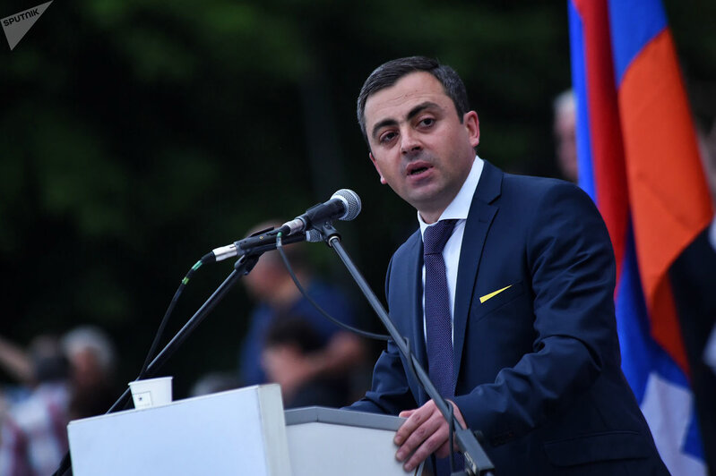 İşxan Saqatelyan: 