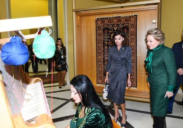 Mehriban Əliyeva Xalq Təsərrüfatı Nailiyyətləri Sərgisində "Azərbaycan" pavilyonunun açılışında - FOTO