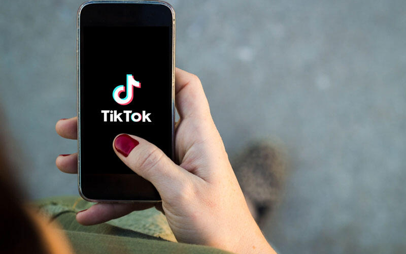 TikTok'da ərinin xəyanət etdiyini görən qadın DƏHŞƏT SAÇDI