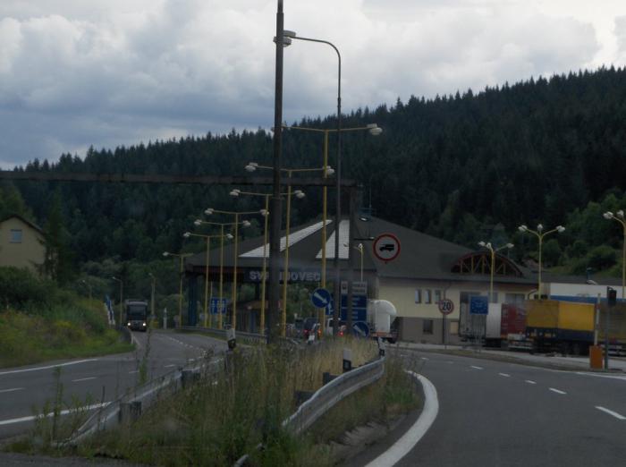 Çexiya Slovakiya ilə sərhəddə nəzarəti bərpa edir