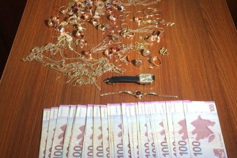 Bakıda evdən 9 min manatlıq oğurluq edildi