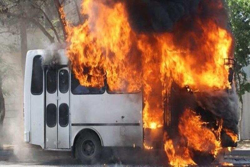 Sumqayıtda sərnişin avtobusu yandı