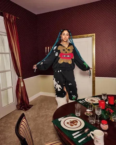 Kardaşyanın 12 yaşlı qızı reklama çəkildi - FOTOLAR