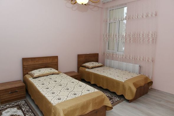 Ölkə başçısı Şamaxıda zəlzələdən zərər görmüş ailələr üçün yeni tikilmiş bina ilə tanış olub - FOTO