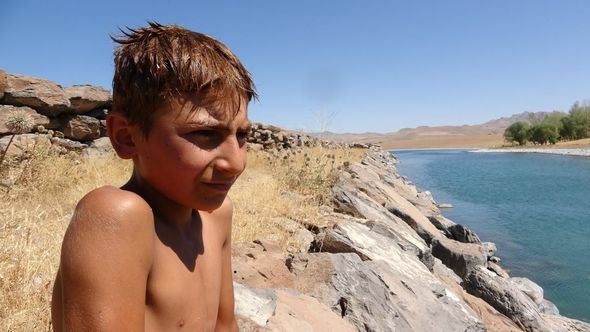 Türkiyədə göldə möcüzə: Suyunda üzənlər qaraşın girib, sarışın çıxırlar - FOTO